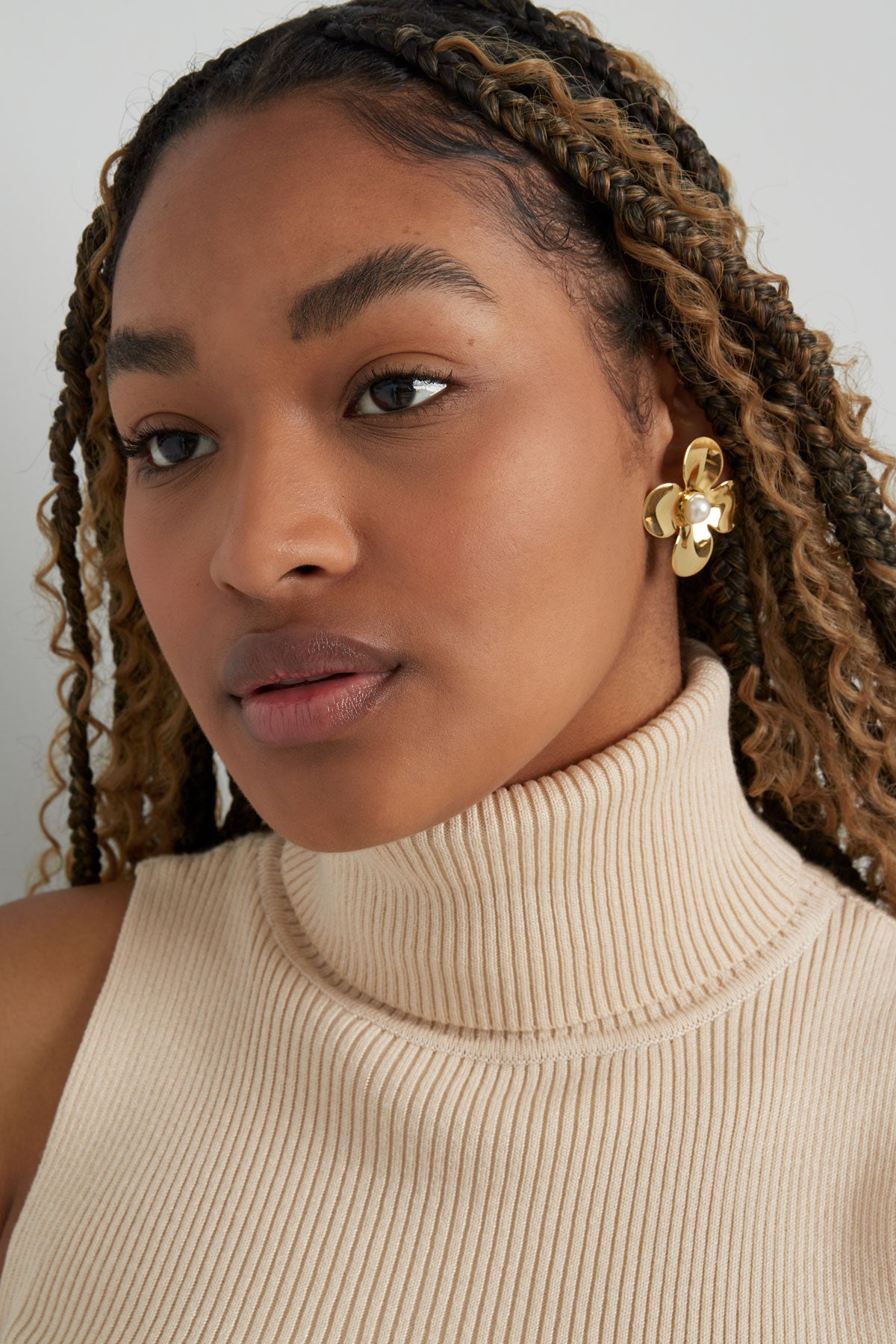 statement oorbellen floral pearl