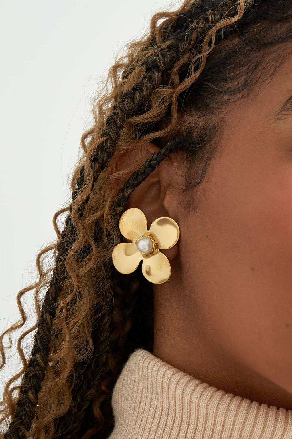 statement oorbellen floral pearl