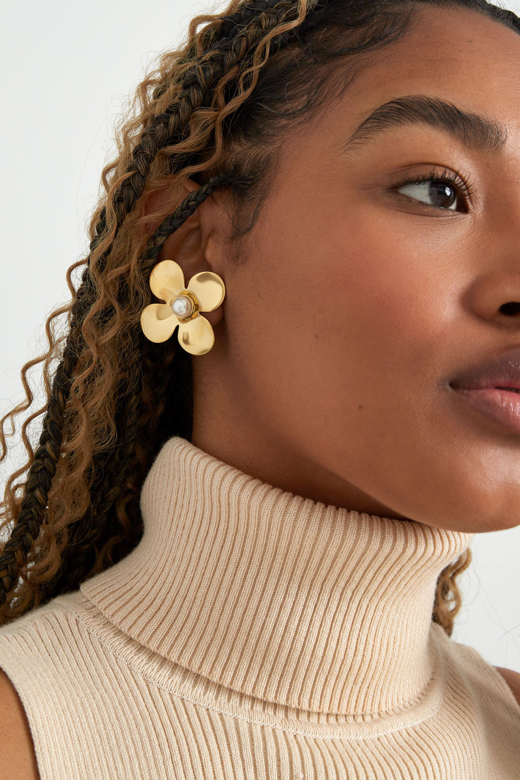 statement oorbellen floral pearl