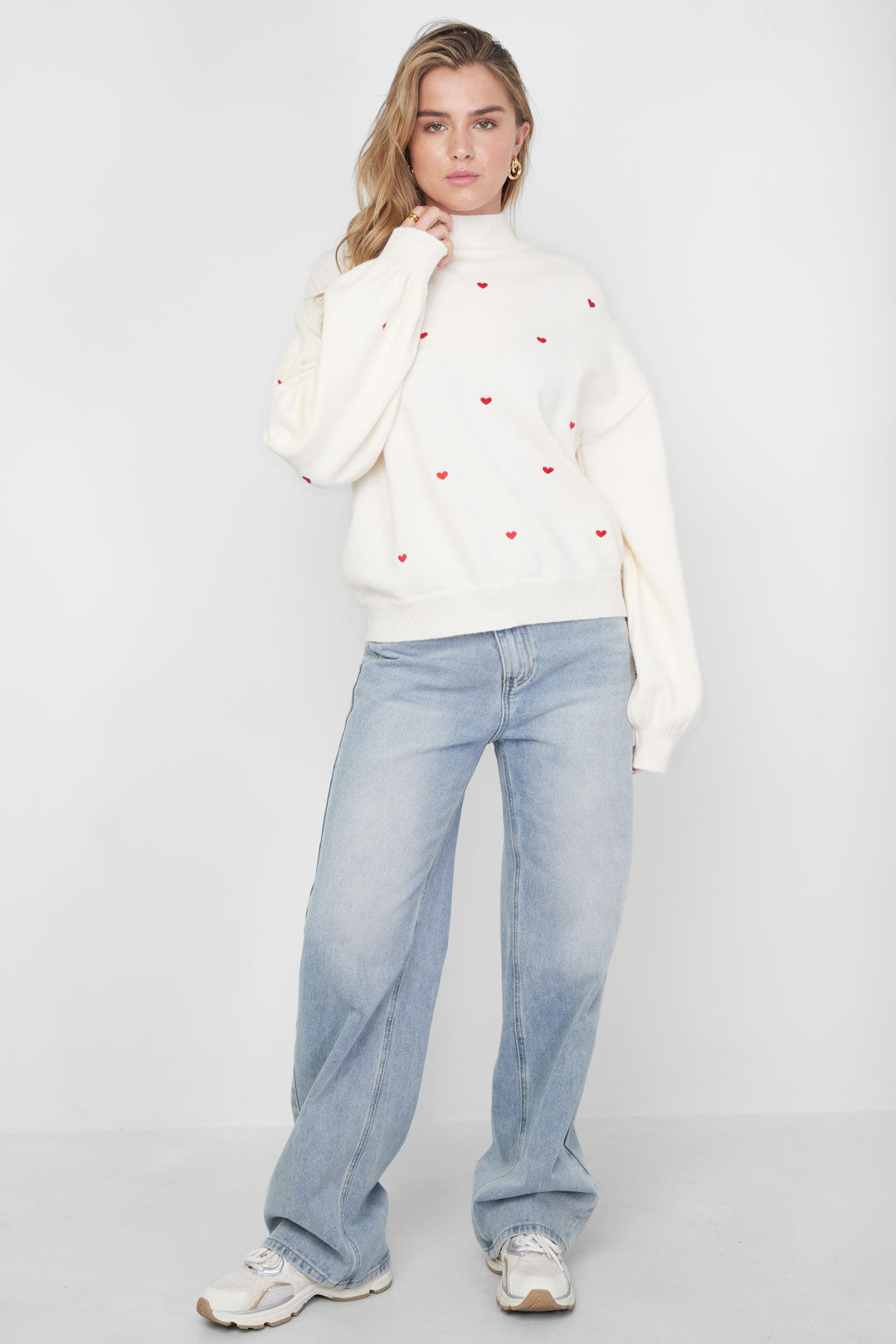 Gebreide trui met hartjes