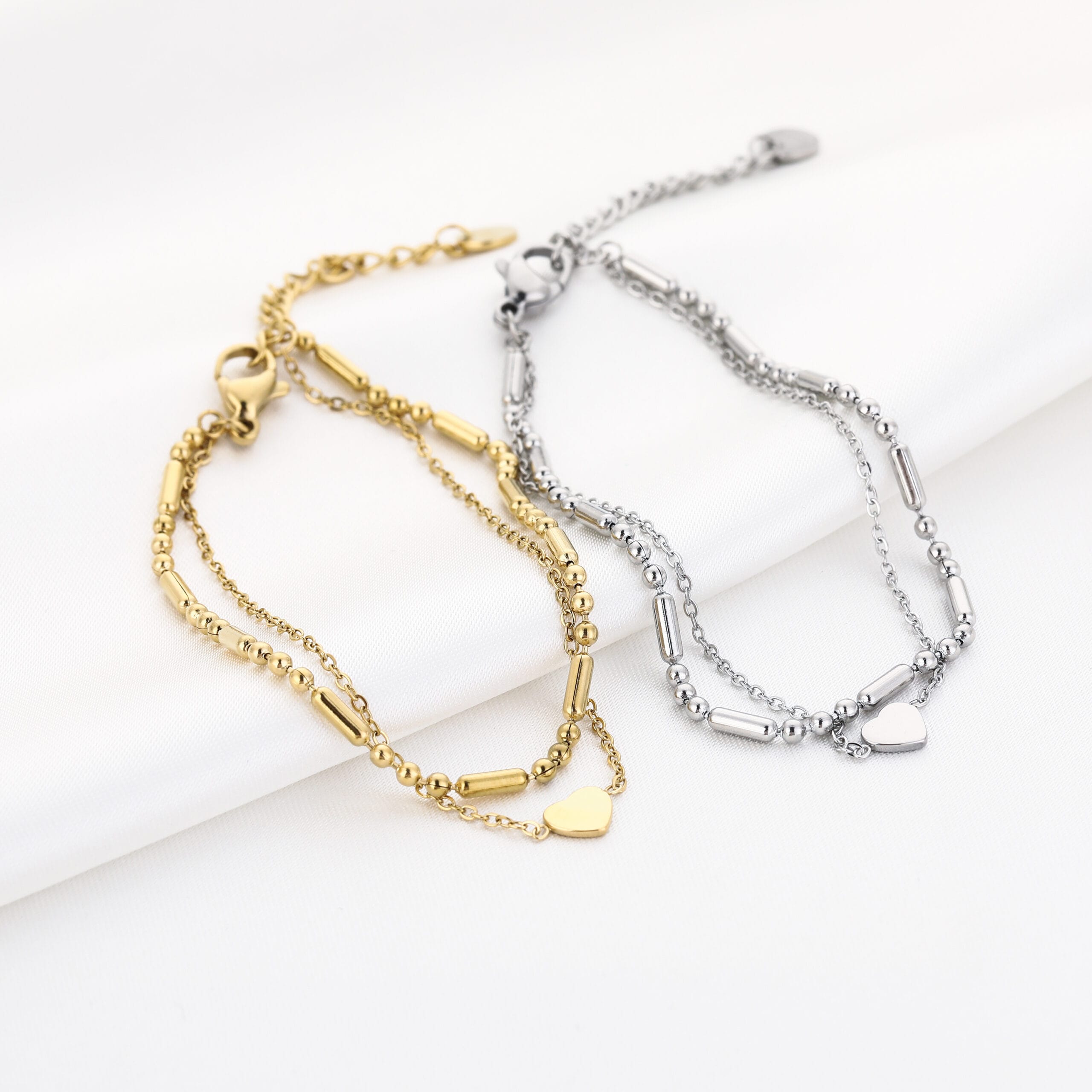 armband met hartje goud en zilver side by side