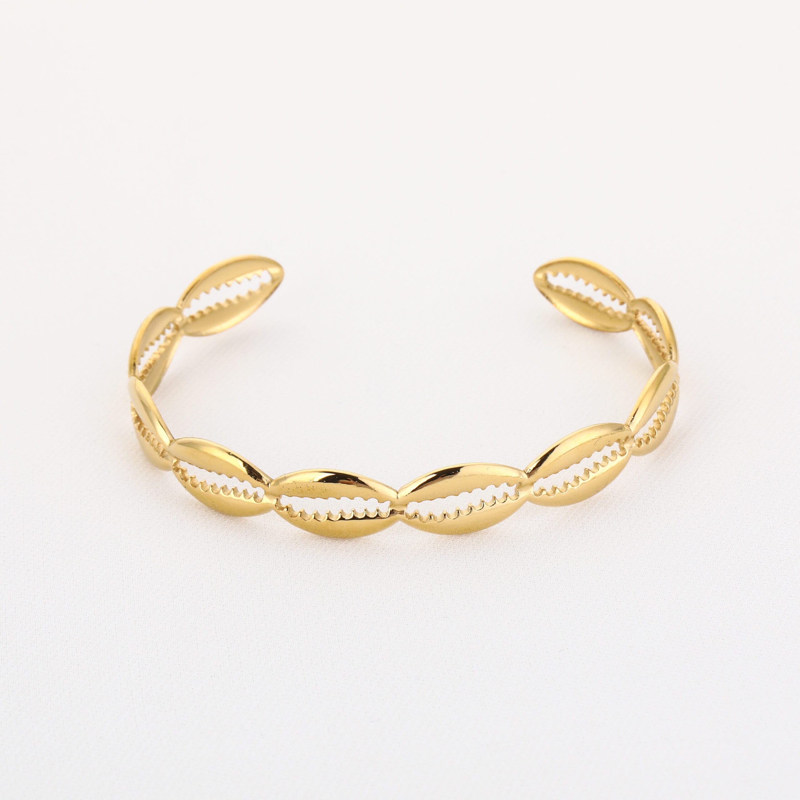 Schelpjes armband goud