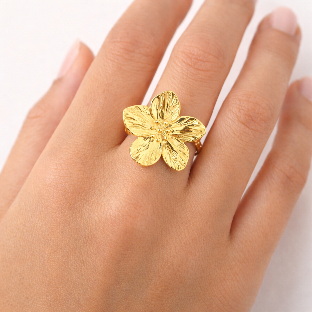 bloemen ring goud op hand