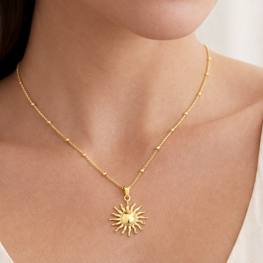 Ketting zonnetje goud op model