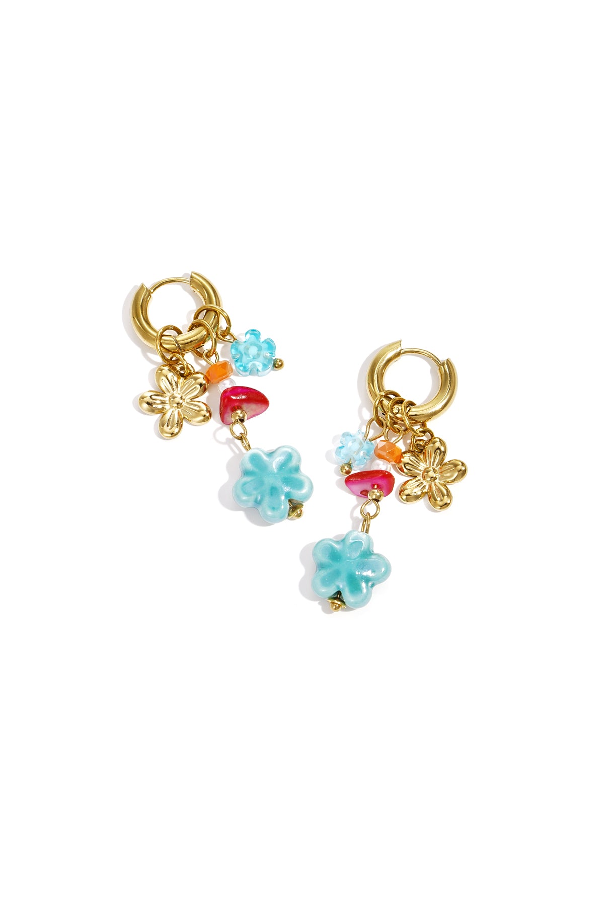 Oorringen met bloem charms en kralen